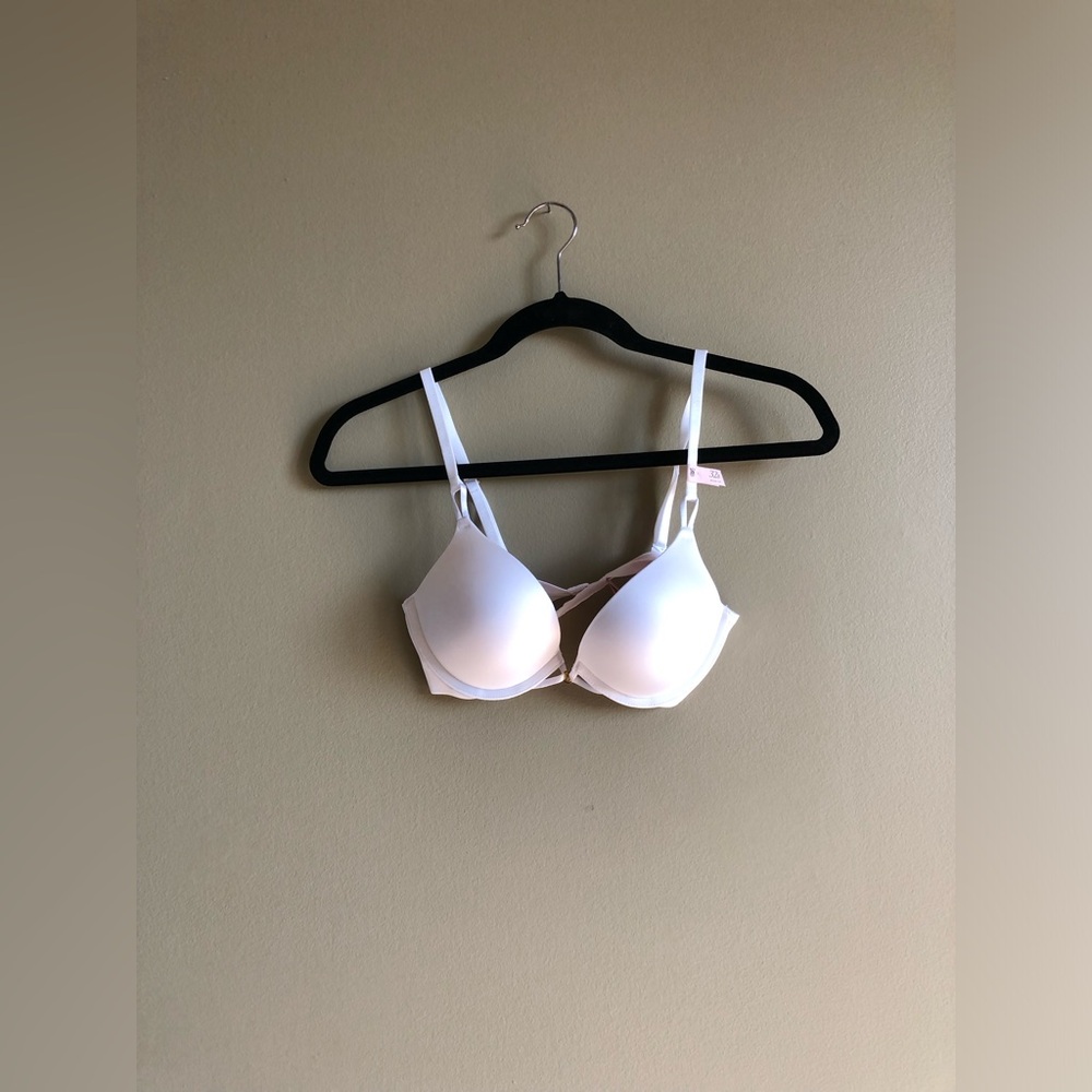 NWT Victoria Secret Very Sexy Bombshell Add 2 Cups Smooth Push up Bra White 32B